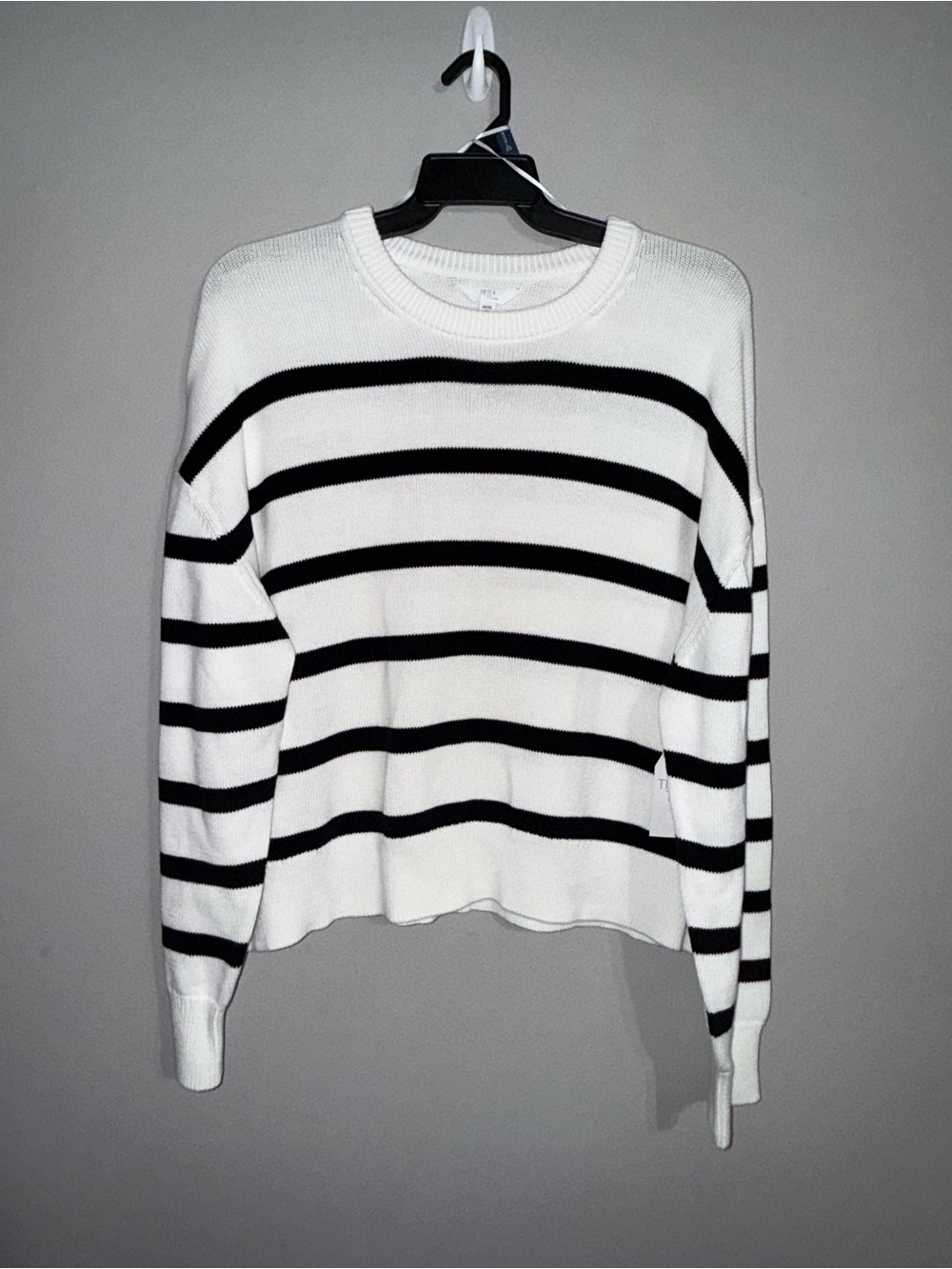 Time and Tru Women’s Black & White Striped Crewneck Sweater XXXL (22)